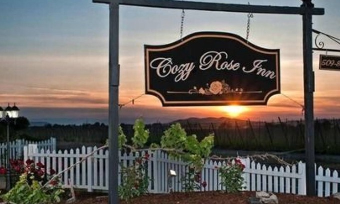 Grandview Bed & Breakfast | Cozy Rose Inn