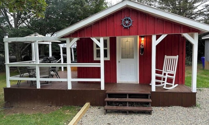 St. Stephen Apartment | Cozy Rustic Cabin w/Hot Tub