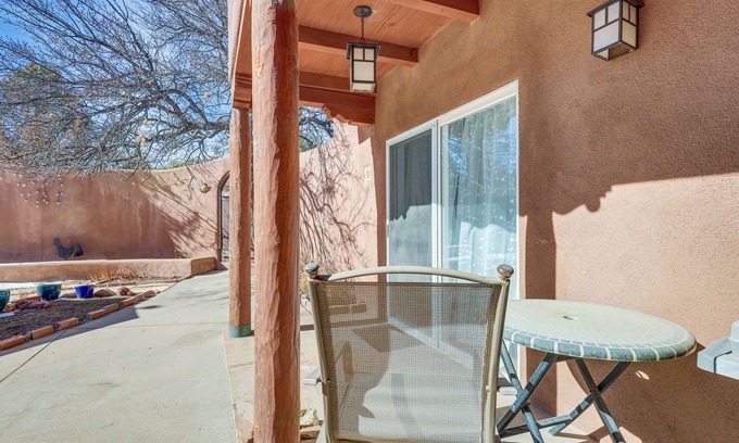 Vista Encantada Apartment | Cozy Santa Fe Studio w/Courtyard & Fireplace