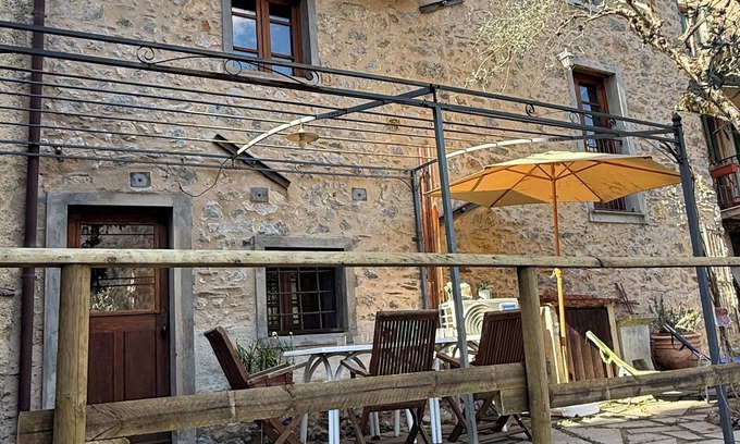 Camaiore House | Cozy Shelter in Casoli di Camaiore, Elanor