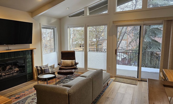 Warm Springs Condo | Cozy Ski Retreat 1 Mile From Sun Valley Ski Lifts.