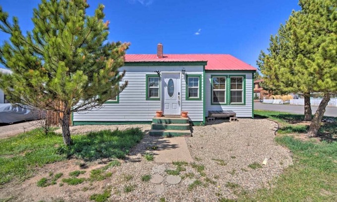 Granby House | Cozy ski retreat near Winter Park and Grand Lake. Minutes to hiking and boating!