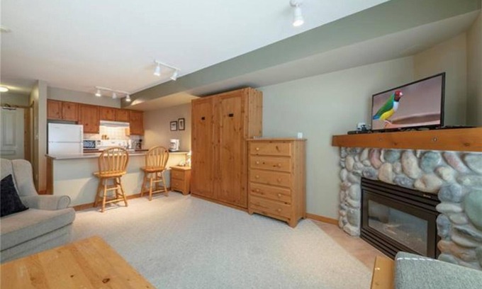 Silver Star Mountain Condo | Cozy slope side Creekside condo with views - steps from the ski way!