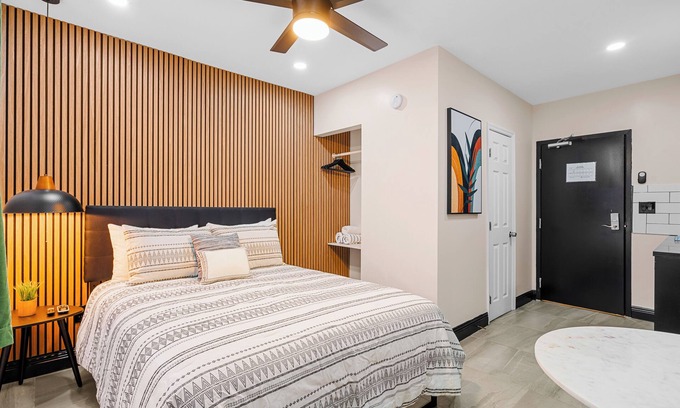 West Avenue Hotel | Cozy SoBe Studio | Free Parking & More