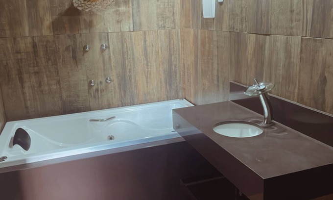 Bethania Apartment | Cozy, spacious, with a hot tub and air conditioning