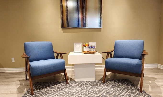 Churchill Meadows House | Cozy & Spacious 1 Bedroom Private Basement Apartment