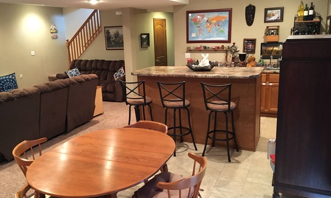 Viroqua House | Cozy, spacious and child-friendly. Short walk to town
