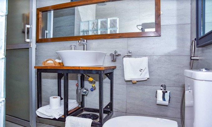 Muthaiga Hotel | Cozy Standard Room in Nairobi Hotel with Free Gym Access Prime Location