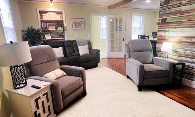 Columbia House | Cozy Stay Near USC, Ft. Jackson & Columbia Venues
