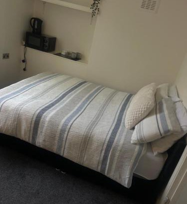 Vassall House | Cozy stay with garden view