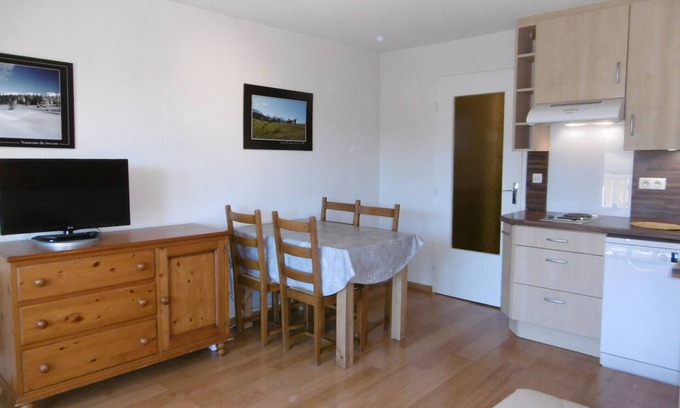 Correncon-en-Vercors Apartment | Cozy studio 4-5 pers, south balcony, parking, near amenities