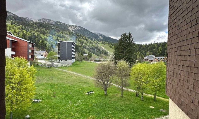 Correncon-en-Vercors Apartment | Cozy Studio at Ski Slopes with Balcony, Parking & Elevator