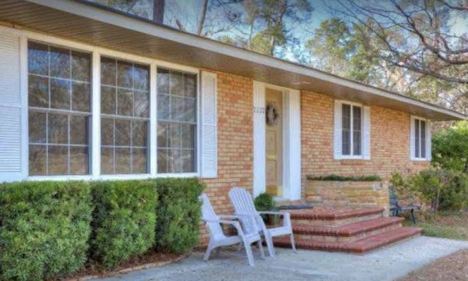 Summerville Apartment | Cozy Studio adjacent to Augusta Nationals, onsite parking and separate entrance.
