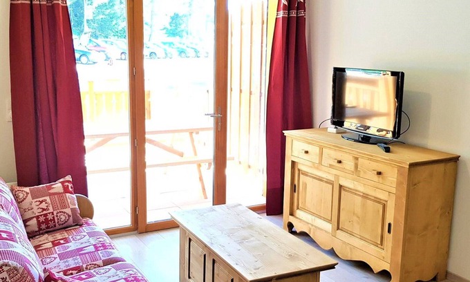La Joue du Loup Apartment | Cozy Studio Cabin for 4 at Les Chamois 2, La Joue du Loup – Ski-in/Ski-out, Near O'Dycéa Spa
