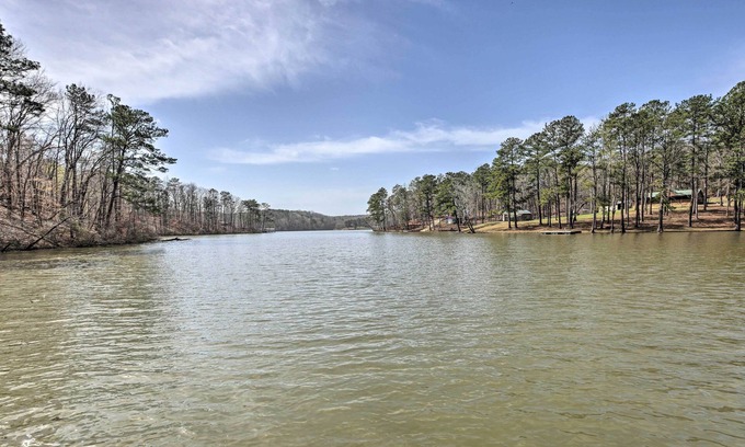 Tallassee Apartment | Cozy Studio Cabin in Tallassee w/Water View!
