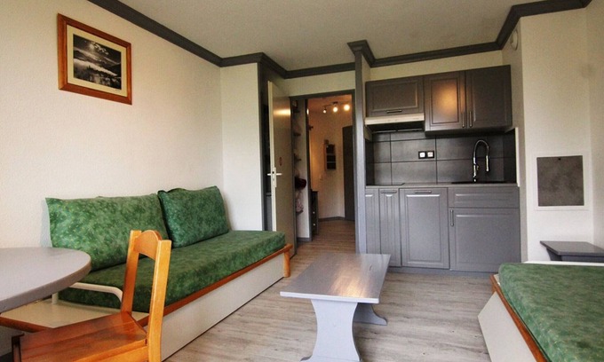 Bergers Apartment | Cozy Studio in L'Alpe d'Huez, Sleeps 3, Near Slopes & Shops, Pool & Sauna Access, Pet-Friendly
