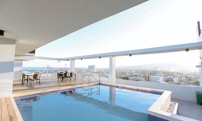 Santa Cruz Condo | Cozy Studio in the Heart of Cebu with Rooftop Pool & View