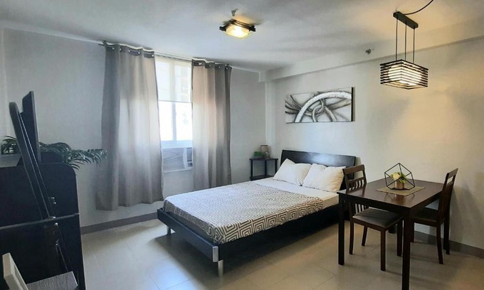 Lapu-Lapu Apartment | Cozy Studio near Beaches with NetFlix and Pool
