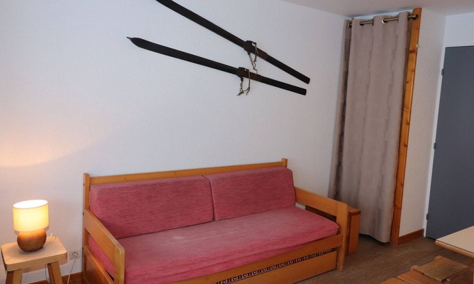Le Lavachet Apartment | Cozy Studio Near Slopes & Shops with Balcony, Pet-Friendly