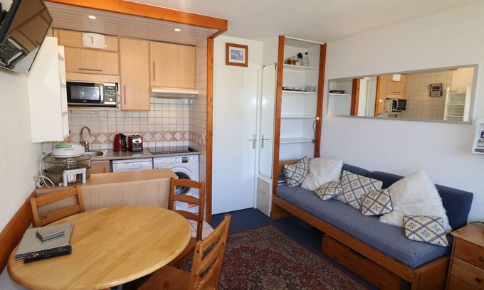 Le Lavachet Apartment | Cozy Studio Near Slopes and Shops with Balcony and WiFi