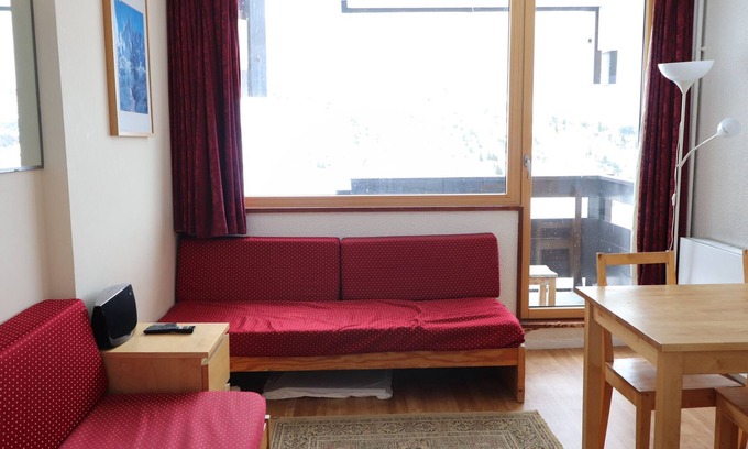 Le Lavachet Apartment | Cozy Studio Near Slopes and Shops with Balcony, Lake View & WiFi
