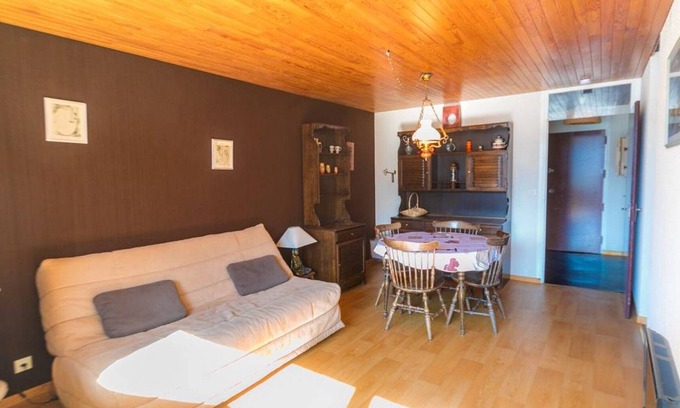 Les Claux Apartment | Cozy Studio near Vars Les Claux Slopes, Private Parking, Sleeps 4