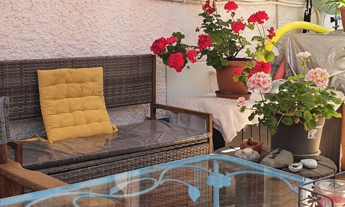 Poros Apartment | Cozy studio-Only 1 min (opposite) from the sea!nfor pet lovers!