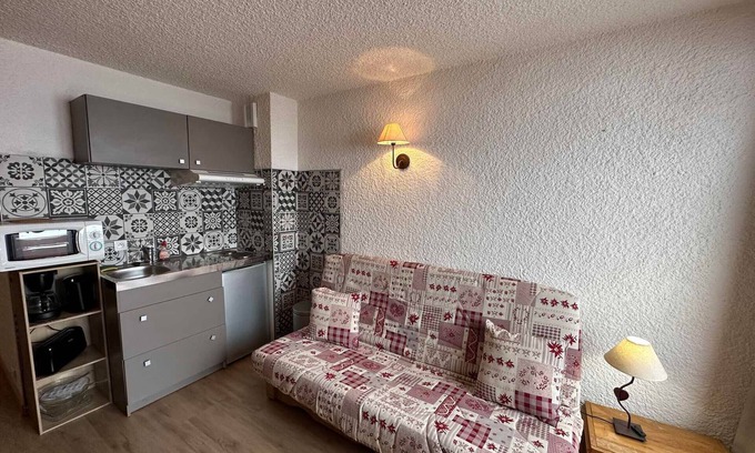 Meribel-Mottaret Apartment | Cozy Studio · Ski-in/Ski-out · Near Centre · Balcony