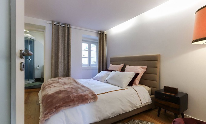 Sao Bento Apartment | Cozy & Stylish central apt in XIX century building