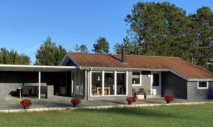Rodby House | Cozy summer house by the Østersøbadet.