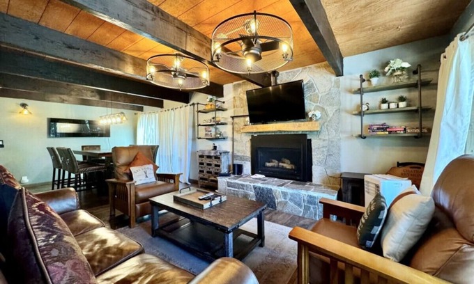 Country Club Estates House | Cozy Tahoe Retreat Huge Yard