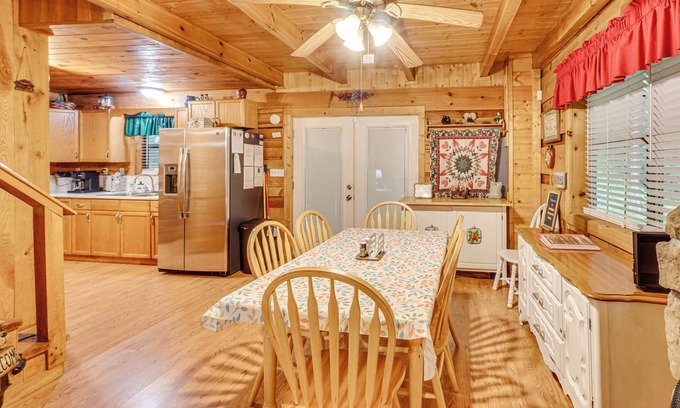 Tellico Plains Cabin | Cozy Tellico Plains Cabin w/Large Mountain Creek!