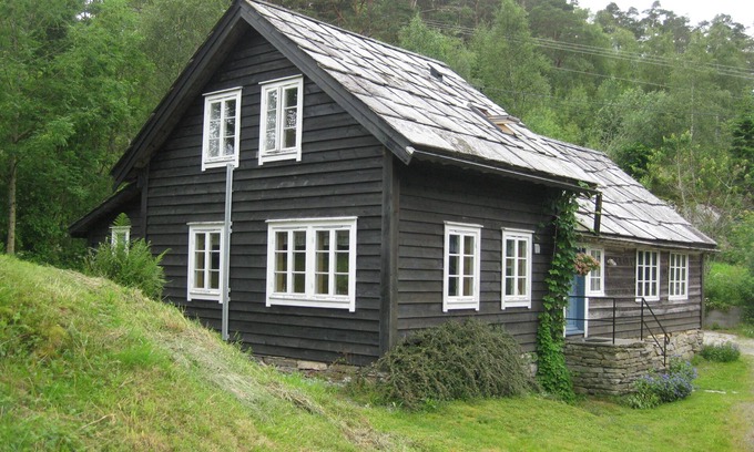 Strandvik House | Cozy three-bedroom cottage located on a working farm by the stunning BjornaFjord