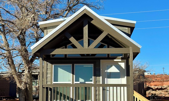 Page Cabin | Cozy Tiny Home King Room #16A