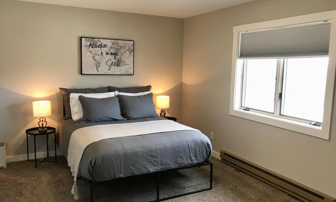 Helena House | Cozy townhouse close to Hospital & Capital