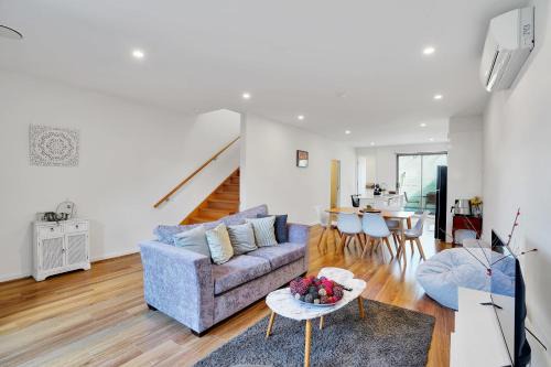 Werribee Apartment | Cozy Townhouse in Werribee centre