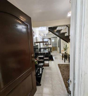 Tuba House | Cozy Townhouse own parking Wi-Fi