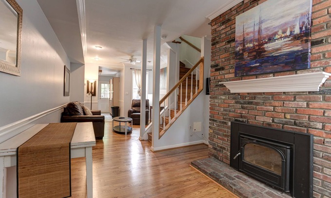 Downtown Baltimore House | Cozy townhouse, steps to Camden Yards, Ravens, Convention Center