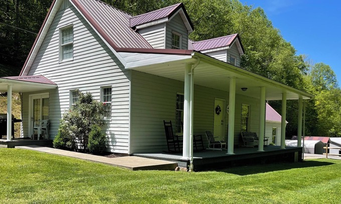 Borderland House | Cozy trail house at the Hatfield McCoy Trails