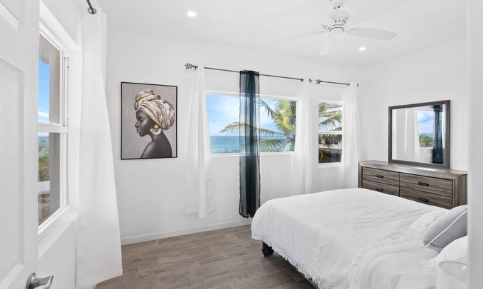 Farmer's Hill Cottage | Cozy two-bedroom two bathroom on white sandy beach
