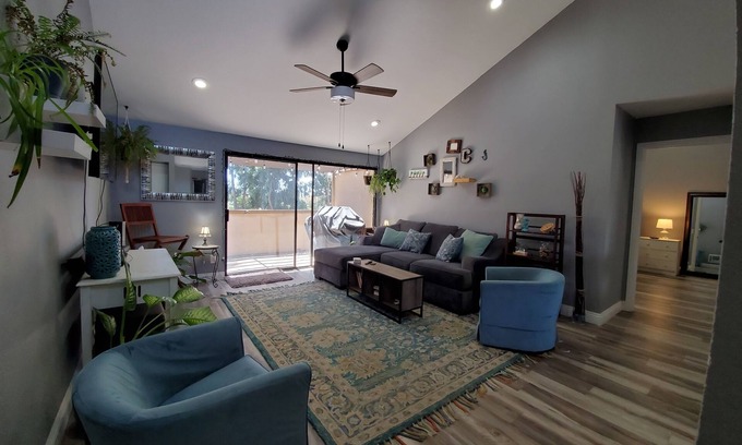 University City Condo | COZY UCSD/La Jolla Condo 2bd, 10-15 min from just about anywhere in the city