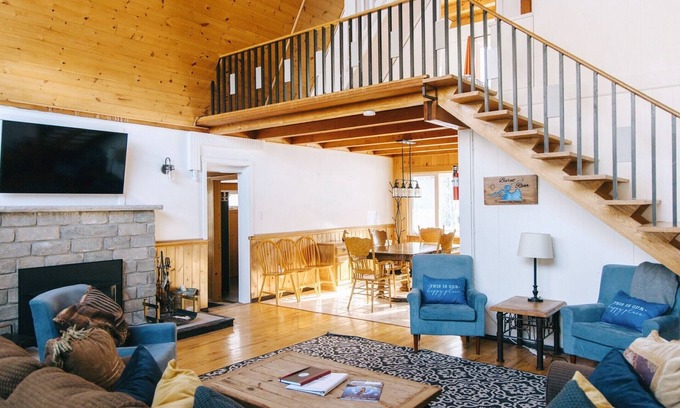 Baddow Ski Chalet | Cozy & Unique 4 Season, Waterfront A Frame Chalet