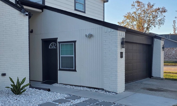 Spring Apartment | Cozy, Unique & Private Apartment in Prime Location Near IAH Airport