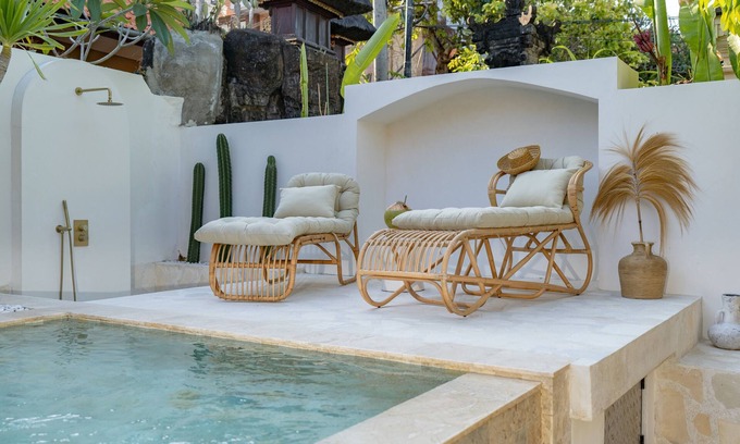 Sanur Kauh Villa | Cozy Up Villa ~ 2BDR Luxury Pool Oasis ~ 5min to Beach!