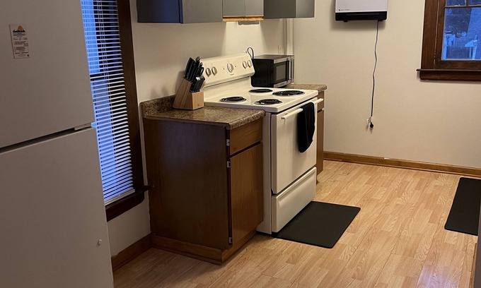 Saginaw Apartment | Cozy upstairs apartment