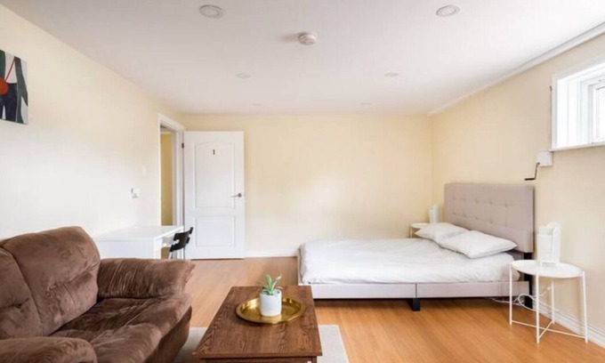 Fisherville House | Cozy Urban Getaway