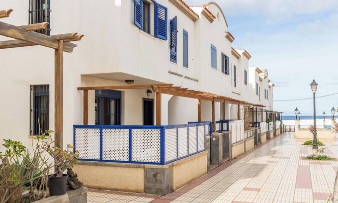 Puerto de las Nieves House | Cozy Vacation Home “Vivienda Agaete Paradise” close to the Beach with Wi-Fi & Terrace