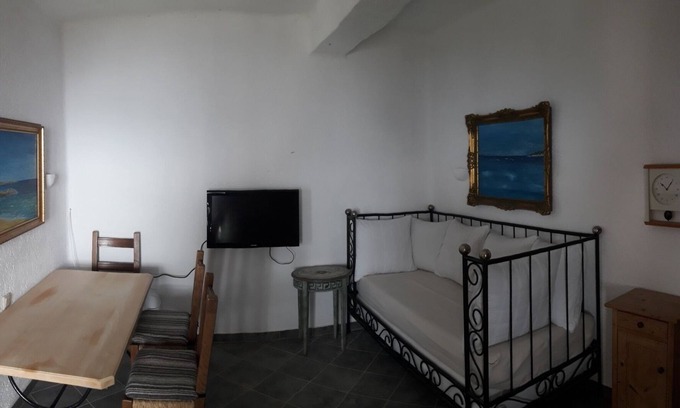 Lefokastron Apartment | Cozy vacation apartment with stunning sea views, 5 minutes' walk from the beach