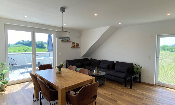 Tettnang Apartment | Cozy vacation apartment with a view of nature - vacation apartment Hopfenblick