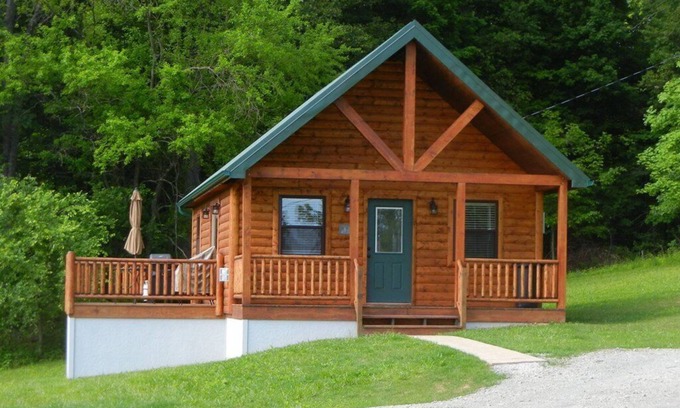 Sharpsburg Cabin | Cozy Vacation Getaway and Hunter's Paradise